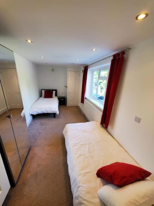 Central Windsor 2 Bedroom Flat With Free Parking Zewnętrze zdjęcie