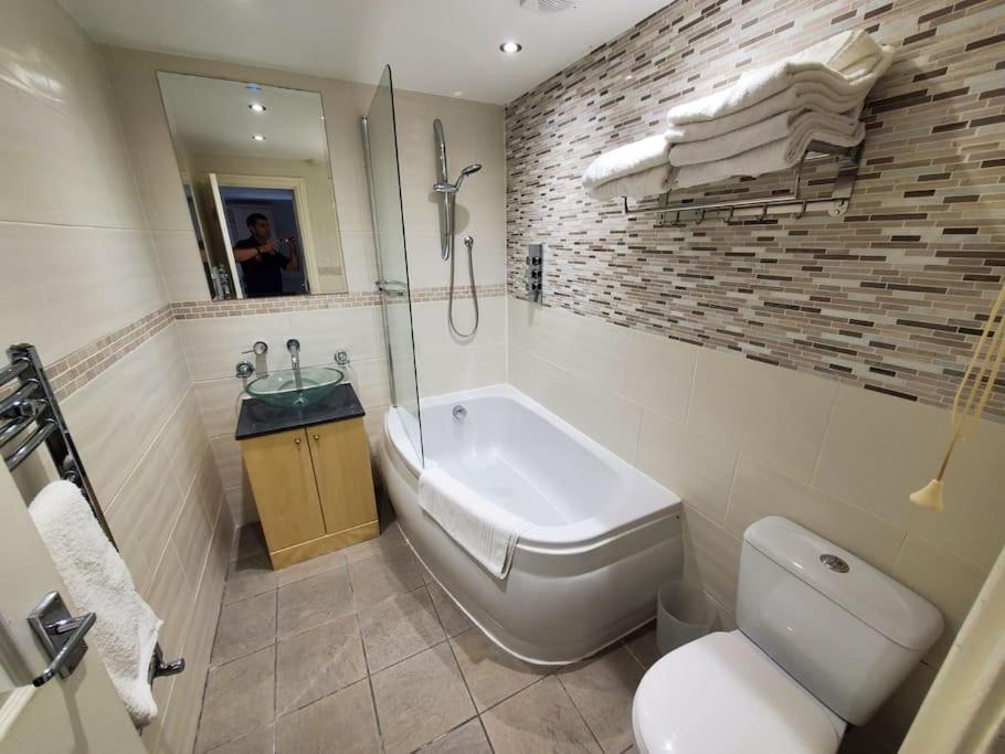 Central Windsor 2 Bedroom Flat With Free Parking Zewnętrze zdjęcie